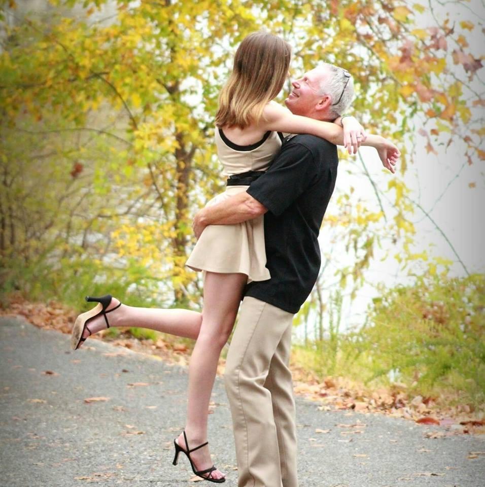 Avea 18 ani când s-a îndrăgostit iremediabil și a decis să se mărite. Părinții s-au supărat pe ea, iar oamenii o arată mereu cu degetul pe stradă. „Nu putem ieși fără să ni se întâmple ceva neplăcut” (FOTO) 579132