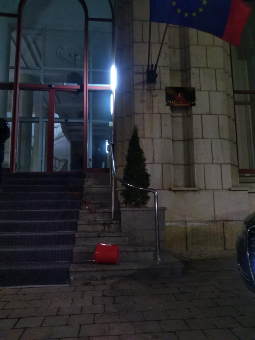 Ministerul Justiției a fost vandalizat din nou de protestatari - FOTO 579269