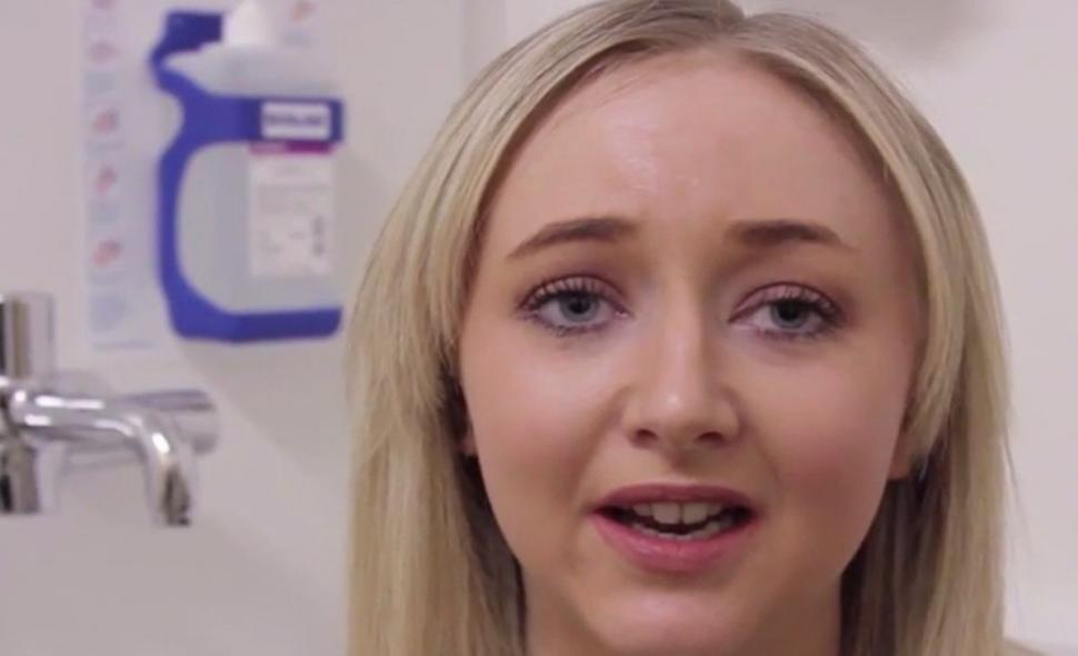 A început să vomite şi să se simtă obosită după ce a ieşit în oraş cu prietenii, dar nu era de la mahmureală. În câteva minute a orbit! Ce pățise tânăra   579343