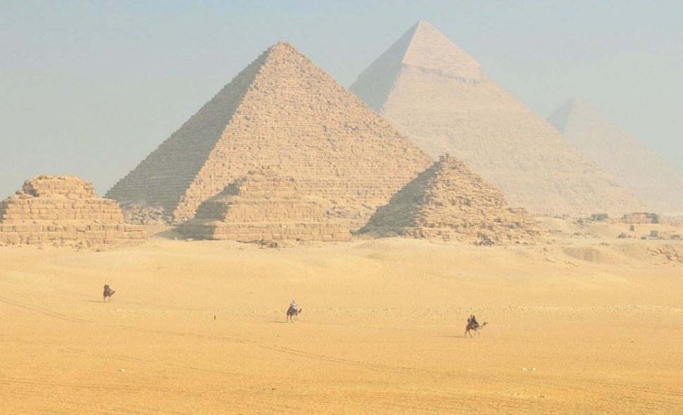 Descoperire uimitoare la baza unei piramide de acum 4.600 de ani. Ce au găsit arheologii
