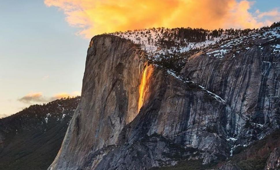 Fenomen fascinant în Statele Unite. O cascadă „a luat foc” la asfinţit, apoi totul a revenit la normal în doar două minute - Galerie FOTO 579418