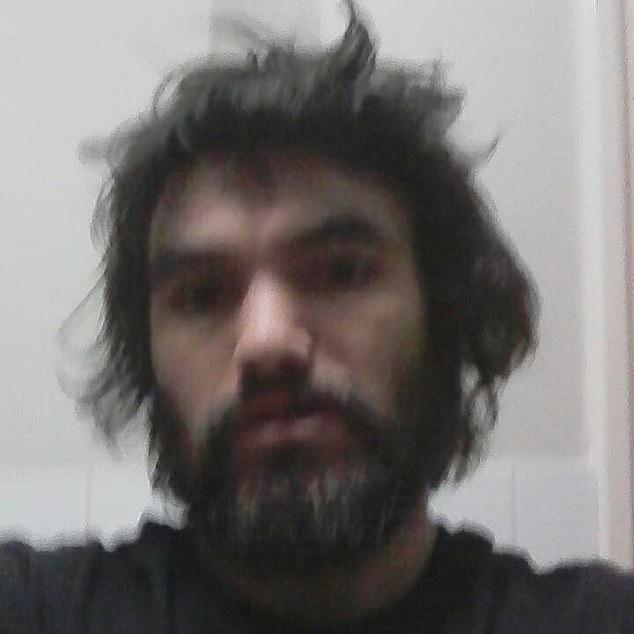 Tatăl se trezise din somn în țipetele disperate ale fiicei sale. A intrat în camera adolescentei și a încremenit. „Era chiar acolo!” (FOTO) 579764