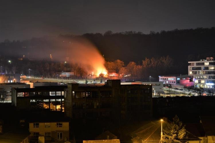 Incendiu puternic la o grădiniță din Cluj. Autoritățile intervin de urgență