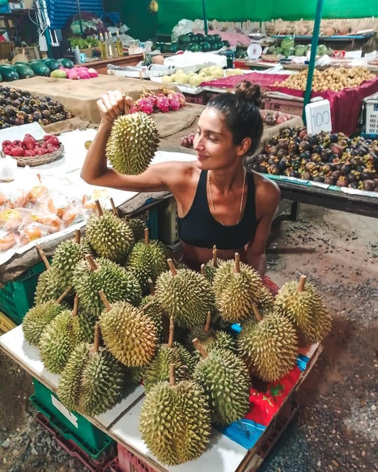 O româncă a renunțat la viața de lux din Londra. Este incredibil ce face acum (GALERIE FOTO) 580081