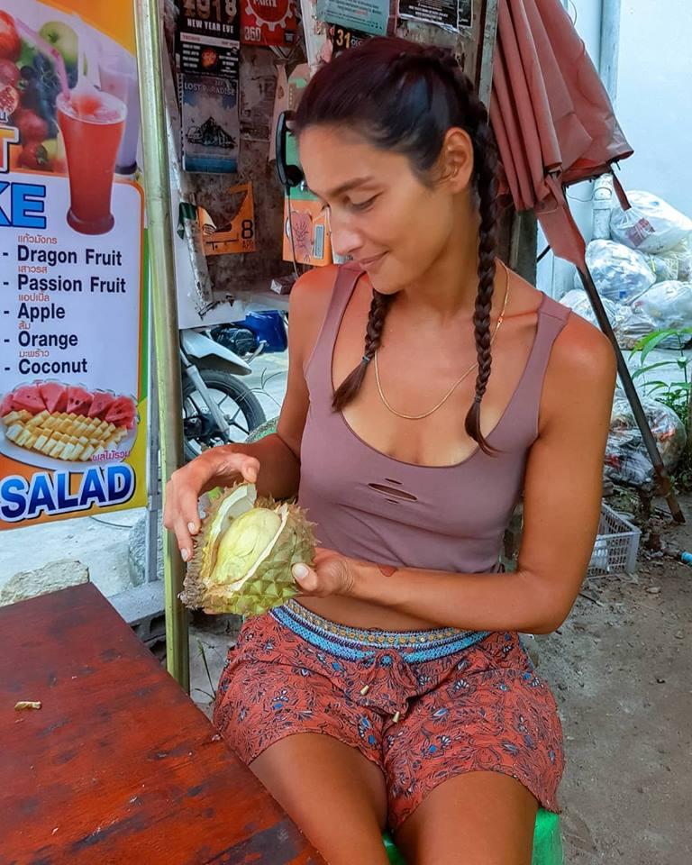 O româncă a renunțat la viața de lux din Londra. Este incredibil ce face acum (GALERIE FOTO) 580083