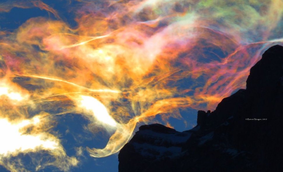 Fenomen spectaculos în Munții Bucegi! „Cristalele de gheață din nori au descompus lumina” - FOTO