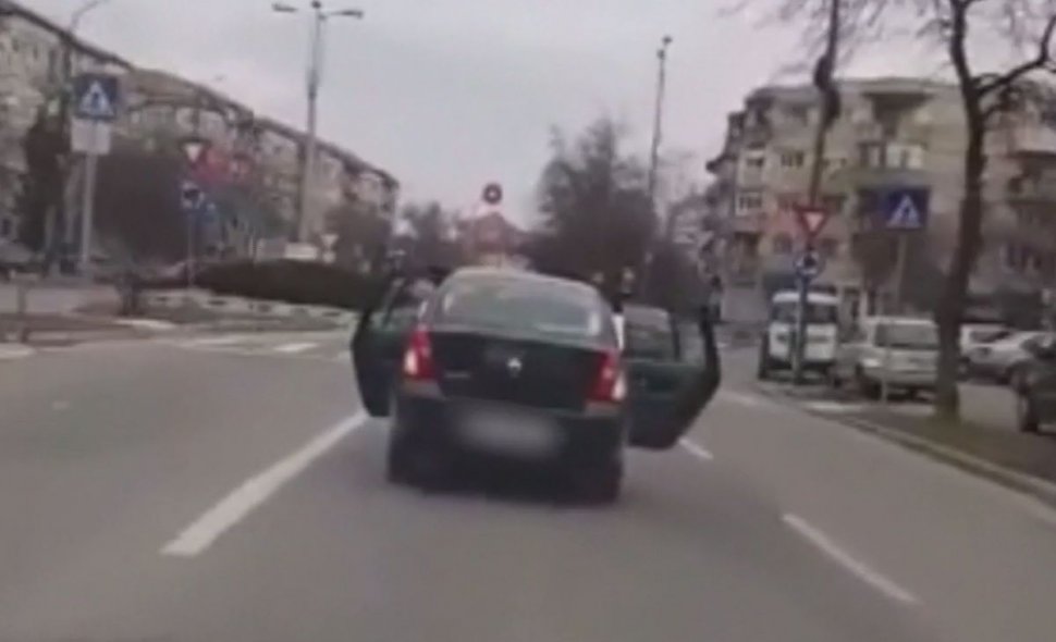 Imagini incredibile în Bihor! Cum a fost surprins un șofer pe un drum public - VIDEO