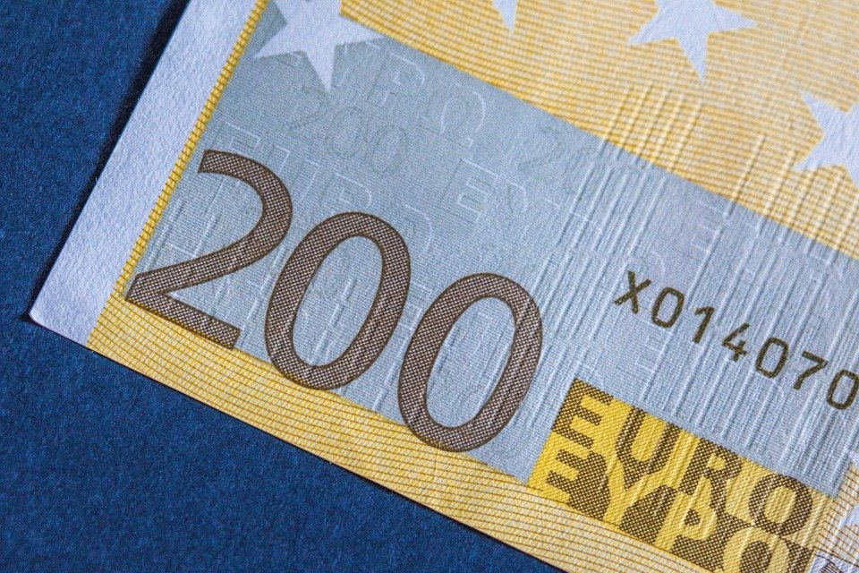 Bonurile valorice de 200 de euro pentru români au fost aprobate