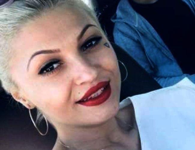 Alexandra are 26 de ani și este din Năvodari. Într-o zi, a decis să plece în Germania să-și caute norocul. De trei luni, însă, familia ei nu mai știe nimic de ea. Cei dragi au aflat un secret șocant despre ea, dar nu s-au oprit din căutări