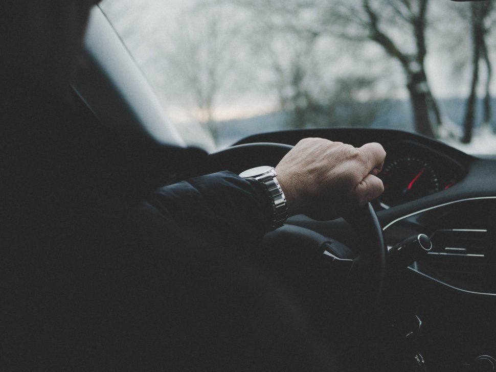 Bărbat din Suceava, prins la volanul unei mașini, deși avea permisul anulat de șase ani