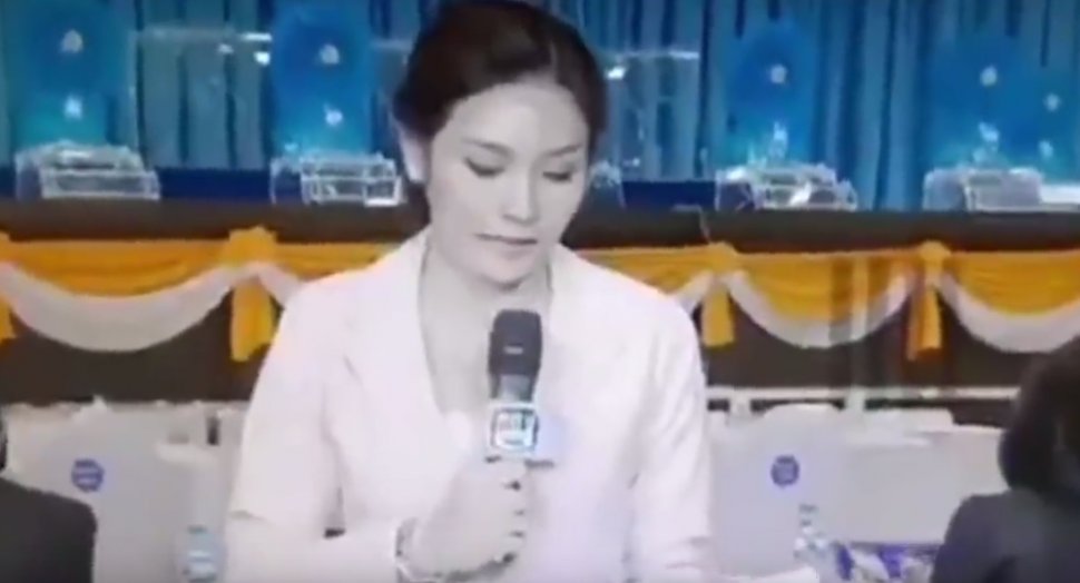 Prezentatoare TV, atacată de o femeie în timpul unei emisiuni live (VIDEO)