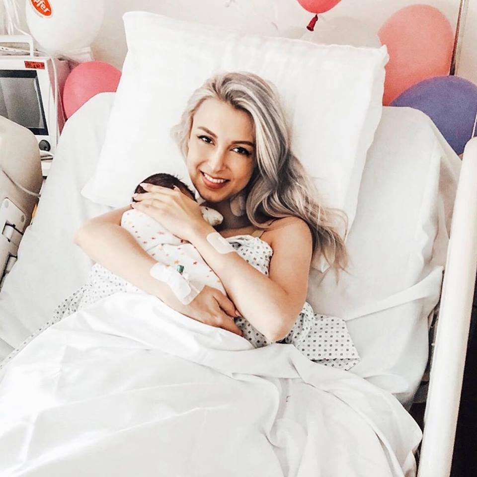 Andreea Bălan, prima fotografie și primul mesaj după ce a făcut embolie amniotică în timpul nașterii: Sunt după două zile de luptă ca să trăiesc!