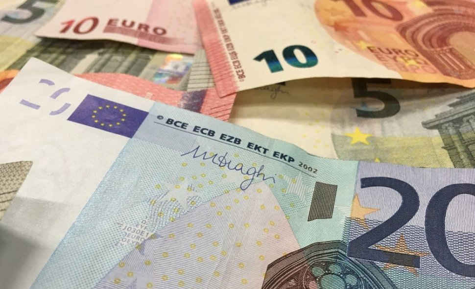 CURS VALUTAR 6 martie 2019. Cât este euro și dolarul