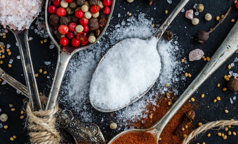 Cu ce putem înlocui sarea atunci când preparăm diferite feluri de mâncare