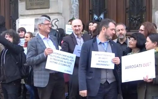 Proteste în fața Universității din București. Profesorii și studenții se alătură magistraților