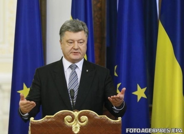 Coloana oficială a președintelui Poroșenko a fost atacată. Zeci de polițiști au fost răniți