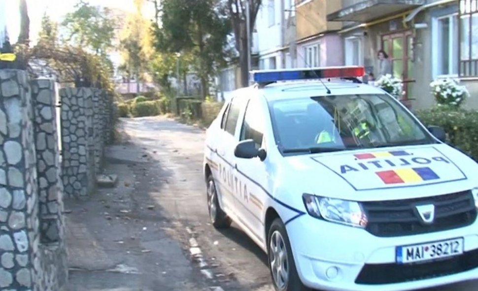 Un bărbat din Vrancea a intrat în scara unui bloc și a avut un șoc. A chemat imediat poliția! Nimeni nu știe de când era acolo