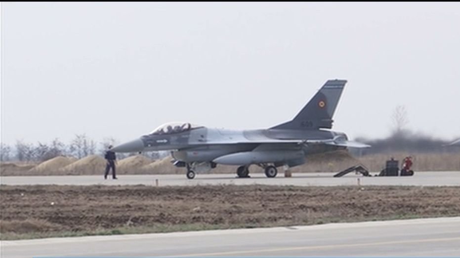 Avionul premierului, escortat de aeronave F-16 (VIDEO)