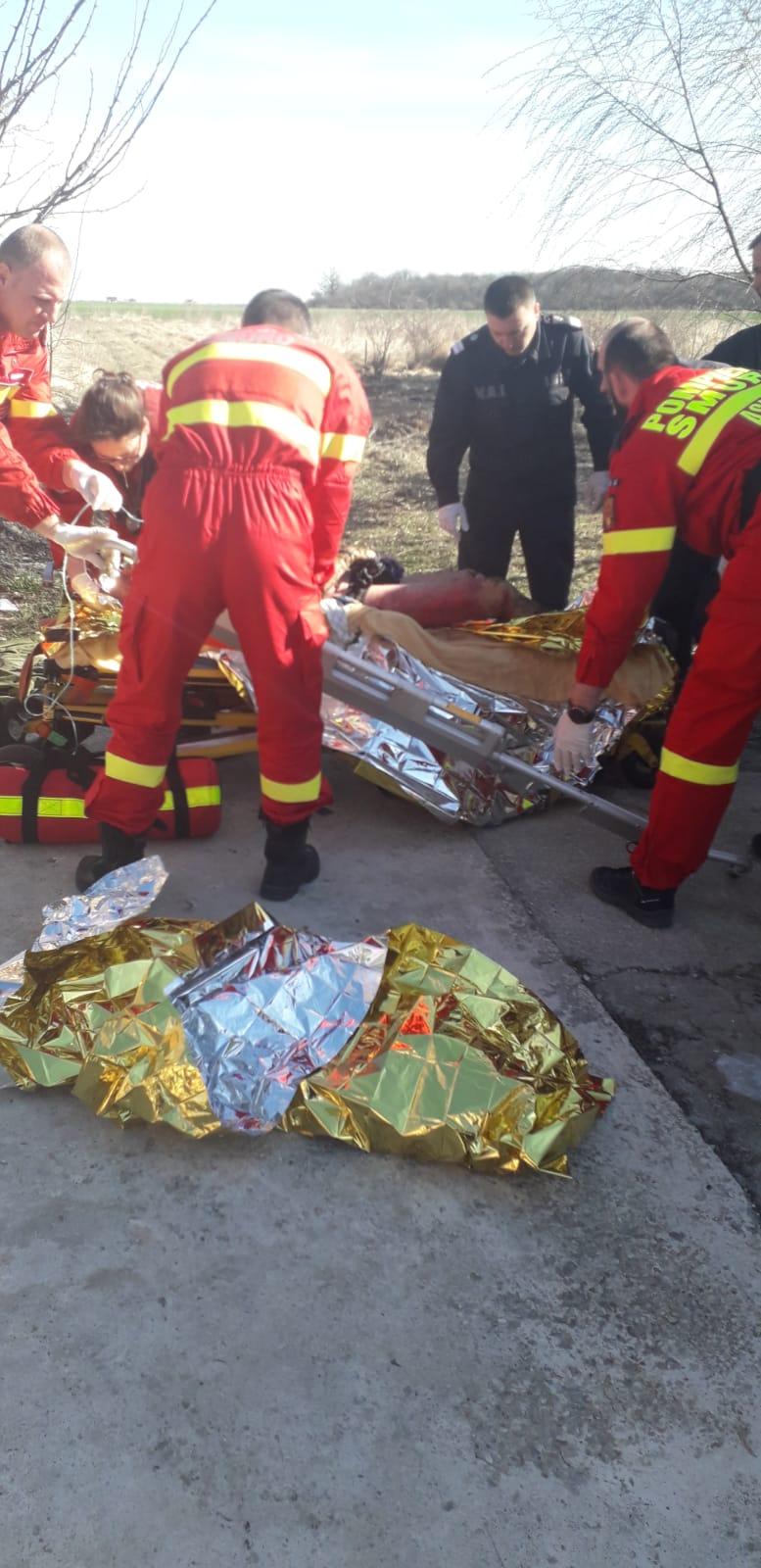 Bătrân de 81 de ani, găsit inconștient în timpul unei intervenții a pompierilor la un incendiu de vegetație 583337