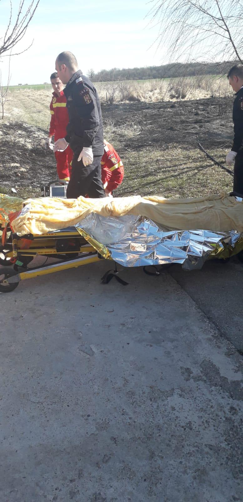 Bătrân de 81 de ani, găsit inconștient în timpul unei intervenții a pompierilor la un incendiu de vegetație 583338