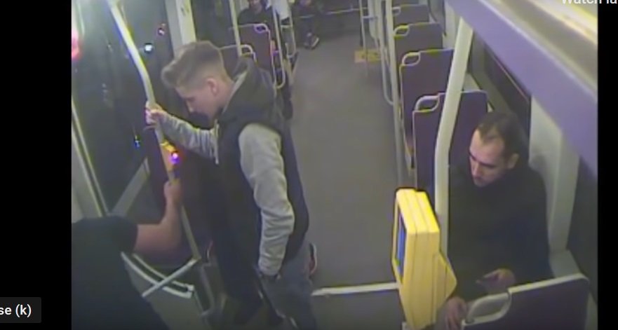 Era într-un tramvai din Timișoara, când a zărit un bărbat și o tânără. Când și-a dat seama ce face bărbatul, a întors capul de jenă. Nici acasă, în dormitor nu se face așa ceva. Totul a fost însă filmat VIDEO