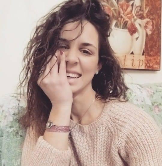 Nicoletta e o tânără frumoasă din România, adoptată de o familie de italieni. Sâmbătă seara a ieșit să petreacă în oraș și nu a mai ajuns acasă. O altă româncă și iubitul ei au ucis-o. Ce au descoperit polițiștii 584091