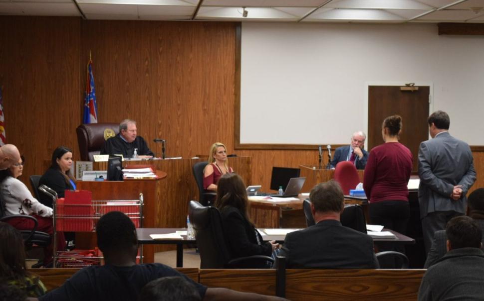 Și-a uitat fiica în mașină timp de câteva ore. Fetița a murit fără să aibă vreo șansă. Unde se afla mama ei în timp ce copila își dăduse suflarea (FOTO) 583950