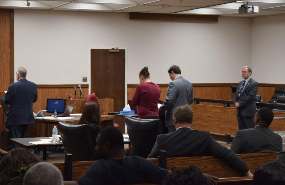 Și-a uitat fiica în mașină timp de câteva ore. Fetița a murit fără să aibă vreo șansă. Unde se afla mama ei în timp ce copila își dăduse suflarea (FOTO) 583951