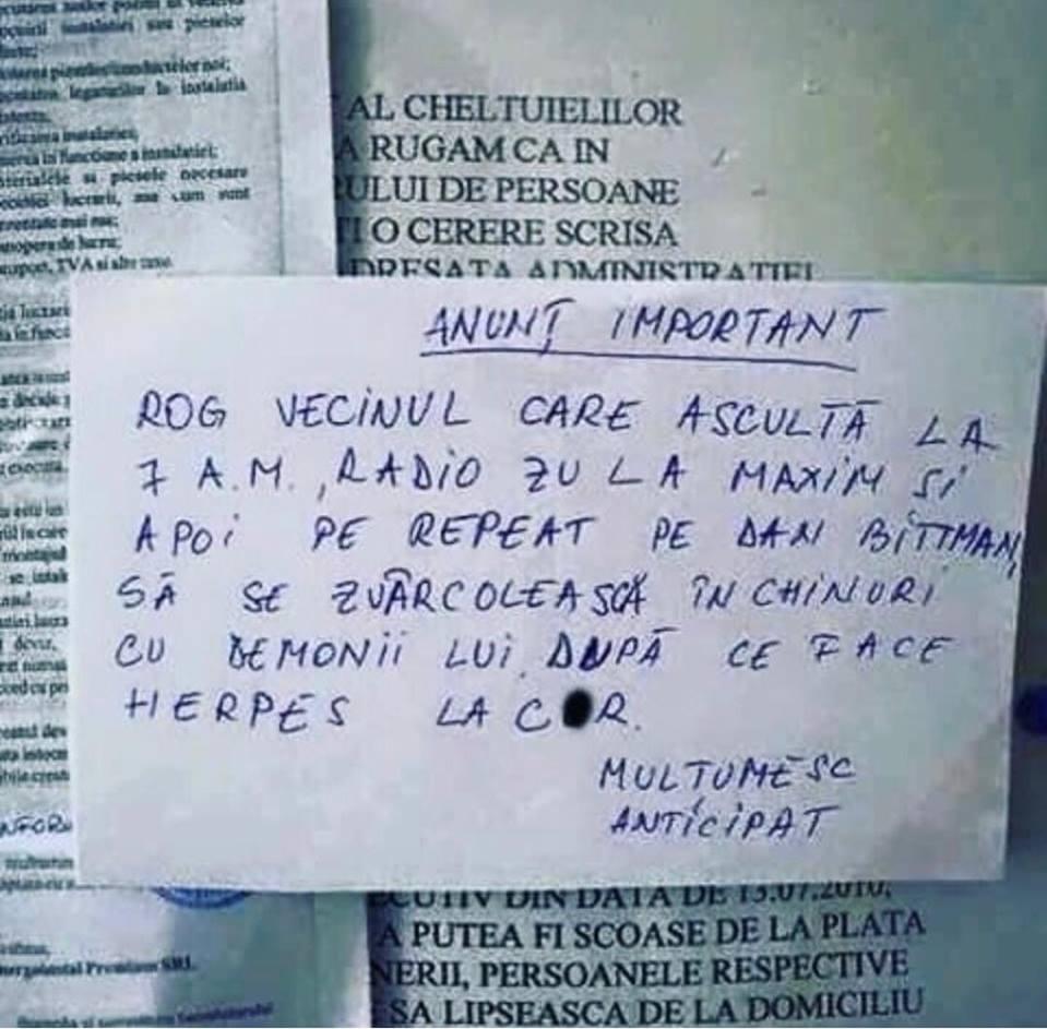 Tavi a intrat într-un bloc și a văzut un mesaj ciudat la avizier. A făcut o poză și a postat-o pe contul său de Facebook:  „Domnul Dan Bittman… vă rog să luați măsuri da?” (FOTO) 584100