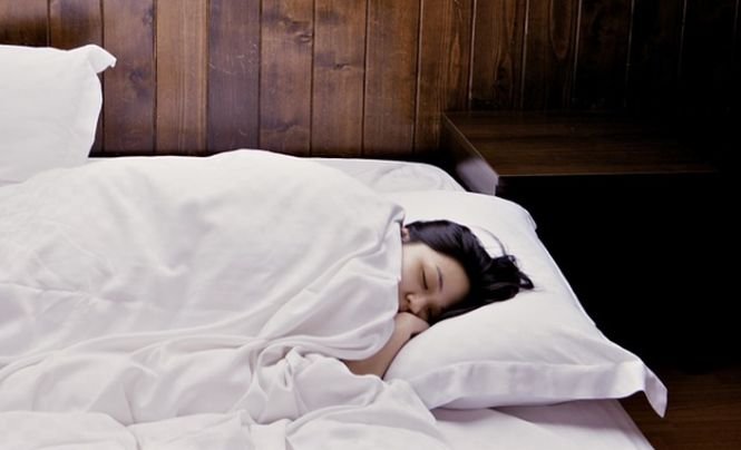 DIETĂ. Cum să slăbești ușor în timp ce dormi. Trucurile la care nu te-ai gândit niciodată