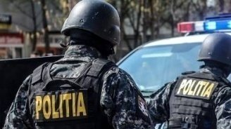 Polițiștii au reținut 6 persoane după bătaia cu bâte, topoare şi împuşcături în faţa sediului poliţiei din Bolintin Vale