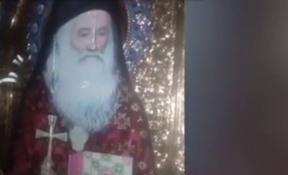 Icoana Părintelui Iustin Pârvu plânge cu lacrimi de mir - VIDEO