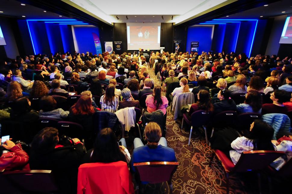 Speakeri de renume mondial i-au învăţat pe profesorii din România cum să predea limba engleză 584875