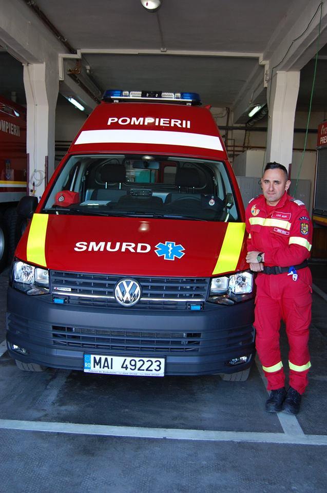 Mircea e pompier și iubește la nebunie fotbalul. Aseară se ducea la meciul Naționalei cu Feroe, când a observat ceva bizar pe drum. A oprit, a țâșnit din mașină și în câteva minute, a devenit un erou. Ajuns la Cluj, a mai avut un motiv de bucurie 585376