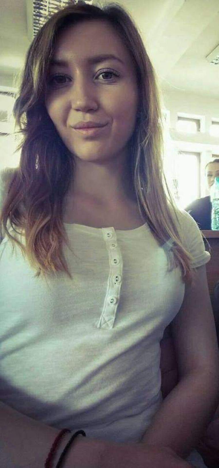 Ea este tânăra de 21 de ani din Giurgiu care s-a sinucis după ce viitoarea soacră i-a cerut înapoi inelul de logodnă. Biletul de adio al Cătălinei Adriana este cutremurător 585942