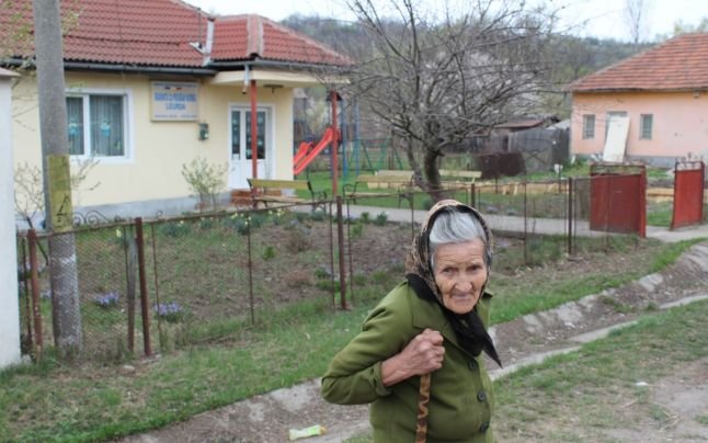 Răsturnare de situaţie în cazul femeii de serviciu de 83 de ani dată afară, tanti Sofia: ”Și-au bătut joc de mine”
