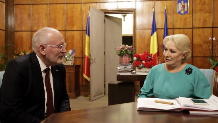 Viorica Dăncilă răspunde criticilor lui Frans Timmermans: "M-au surprins declarațiile sale". Mesaj și pentru ambasade: "Să aibă respect pentru România!"