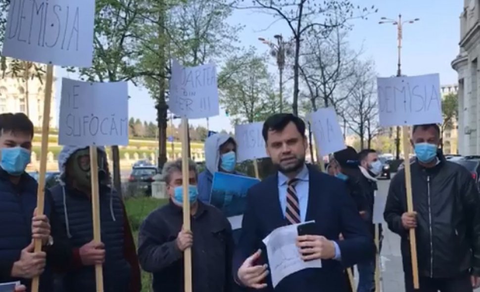 Primarul Ploieștiului a protestat în fața Ministerului Mediului. Ce a vrut să transmită