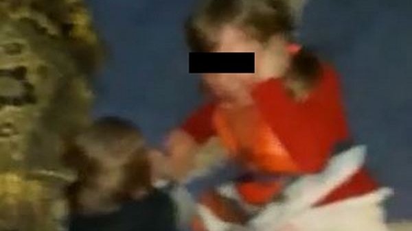 Tatăl violent din Galați, care s-a filmat în timp ce-și lovea copiii, a fost reținut 