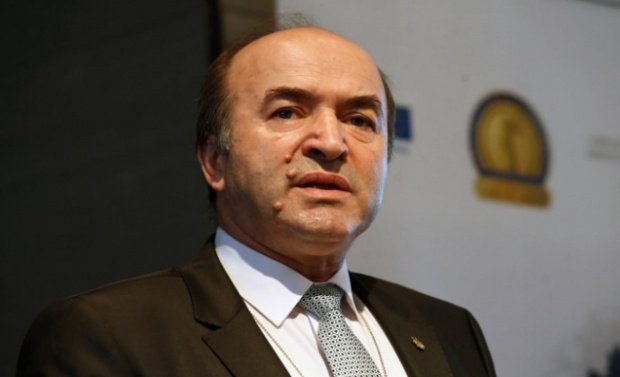 Tudorel Toader, despre un fost ministru PSD: “La câte interese are în justiţie”