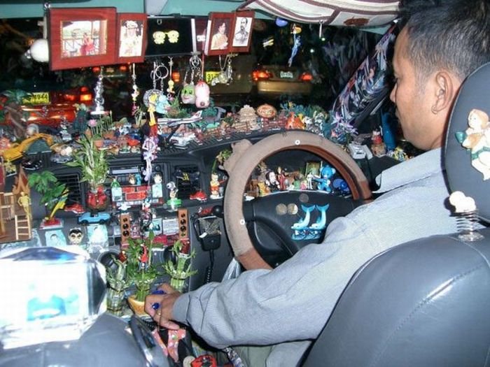 Amendă uriașă pentru șoferii care își atârnă obiecte de oglinda retrovizoare