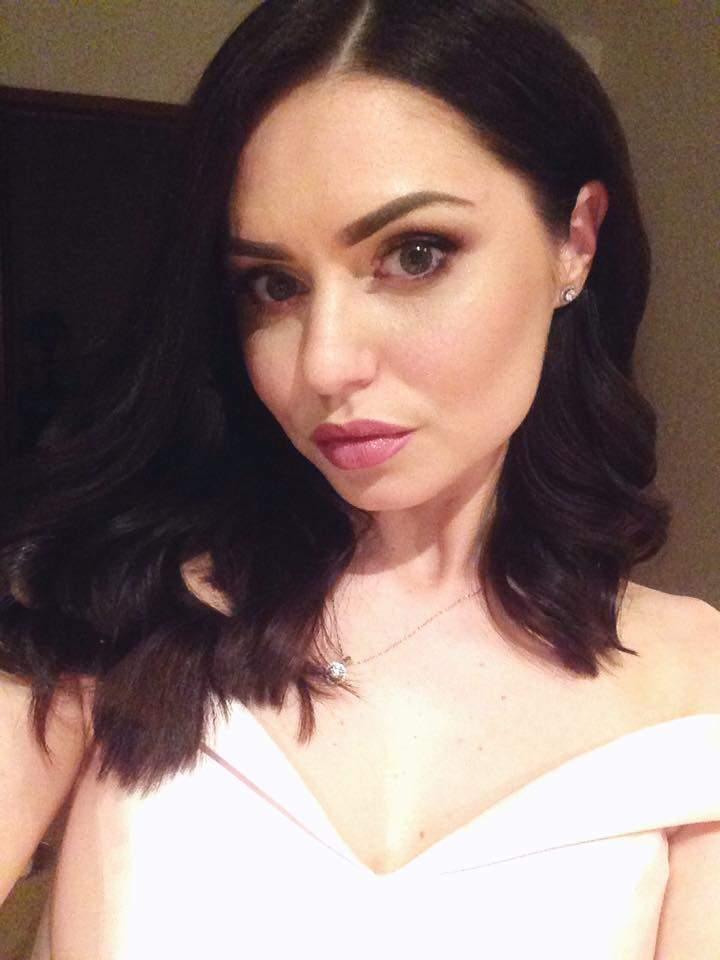 "Frumoasa noastră Dariana, nu vreau să cred că nu mai ești". Părinții au condus-o ieri pe ultimul drum pe tânăra ucisă pe o trecere de pietoni din Bruxelles FOTO 587154