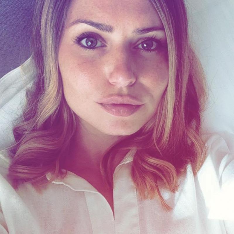 "Frumoasa noastră Dariana, nu vreau să cred că nu mai ești". Părinții au condus-o ieri pe ultimul drum pe tânăra ucisă pe o trecere de pietoni din Bruxelles FOTO 587155