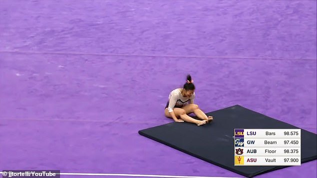 Imagini șocante la un concurs sportiv! O gimnastă și-a rupt ambele picioare în timpul unui exercițiu la sol (VIDEO)