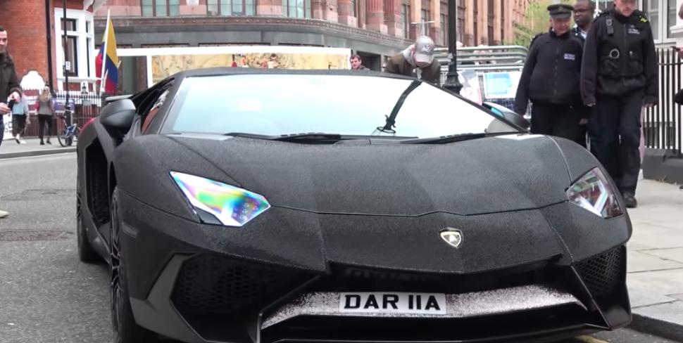 O moldoveancă a blocat o stradă din Londra cu un Lamborghini acoperit cu milioane de cristale Swarovski! Cum arată Daria, șoferița model - FOTO 587452