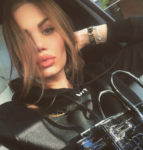 O moldoveancă a blocat o stradă din Londra cu un Lamborghini acoperit cu milioane de cristale Swarovski! Cum arată Daria, șoferița model - FOTO 587456