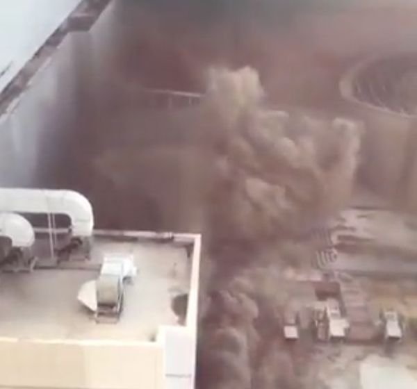 Incendiu de proporții în capitala Thailandei. Un hotel plin de turiști a izbucnit în flăcări (VIDEO)