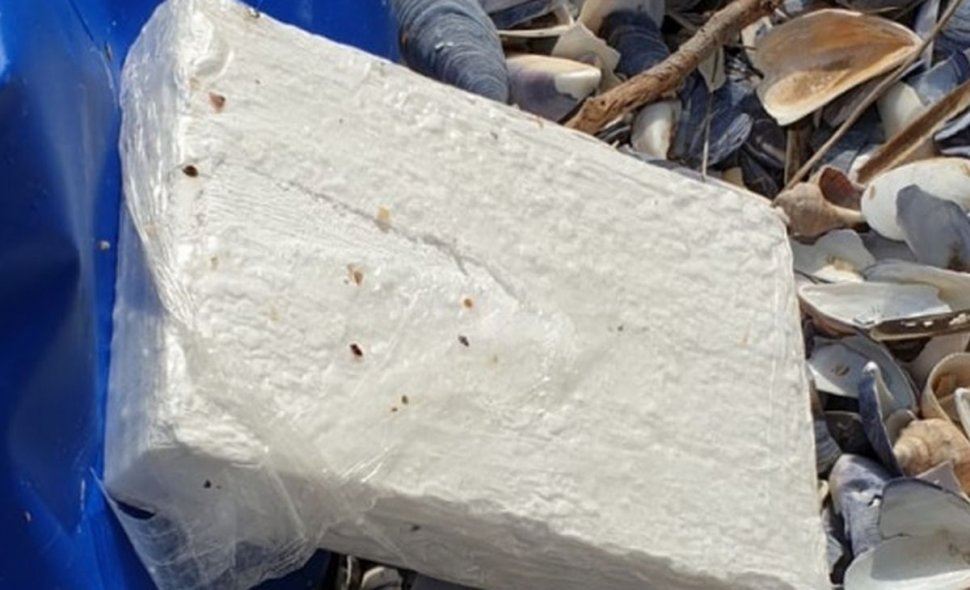 Pachetele cu droguri au ajuns și în Bulgaria. 170 kg de cocaină, găsite plutind pe Marea Neagră