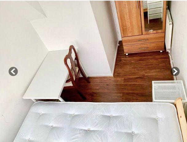 A vrut să închirieze o cameră de hotel. Un detaliu i-a stârnit frica și curiozitatea. Imaginea a devenit virală (FOTO) 587765