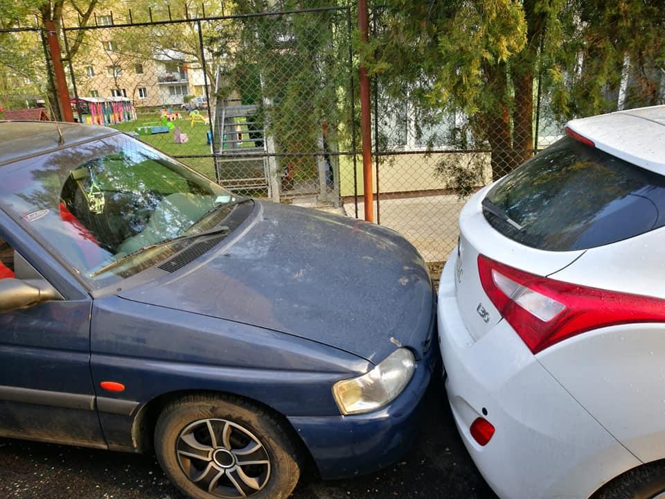 Cum și-a găsit Cătălin mașina pe care o lăsase liniștit într-o parcare din Cluj. "Nu de fraieri ți-o pus frâna de mână pe mașină, mă!" FOTO 587849